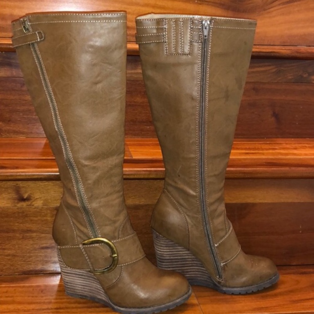 Woman’s Knee High Brown Boots With Wedge
